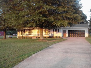 20556 Johnson Rd in Athens, AL - Building Photo - Building Photo