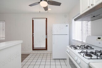 939 Turquoise St in San Diego, CA - Building Photo - Building Photo