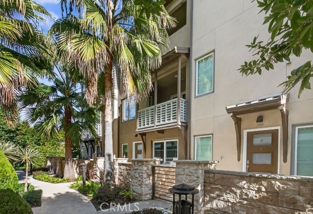 property at 985 Doheny Way