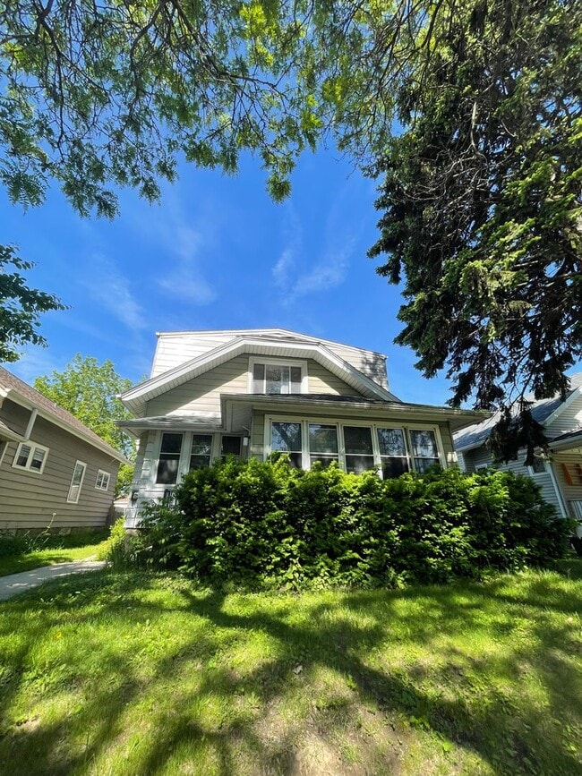 property at 3257 N Bremen St