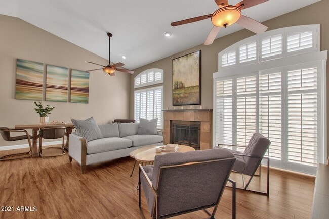 property at 1138 E Amberwood Dr