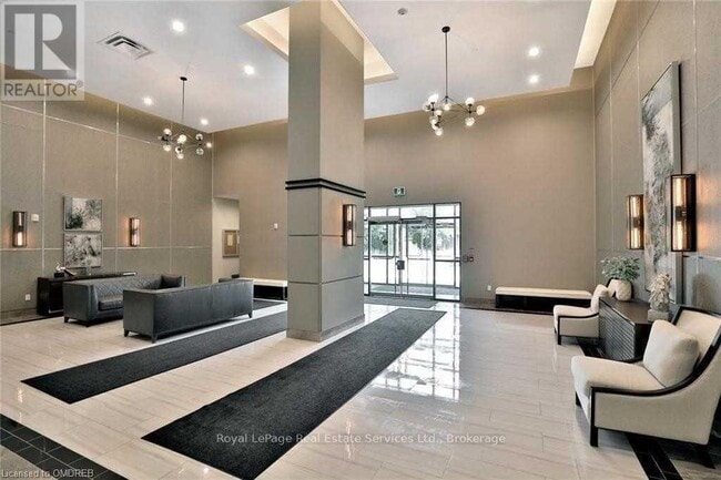 2490 Old Bronte Rd in Oakville, ON - Building Photo - Building Photo