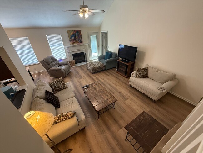 1313 Brendale Ct in Nashville, TN - Foto de edificio - Building Photo