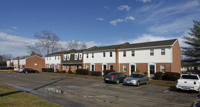 Hodges Ferry East Townhomes in Portsmouth, VA - Building Photo - Building Photo