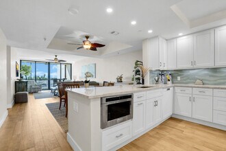 11370 12 Oaks Way in North Palm Beach, FL - Building Photo - Building Photo