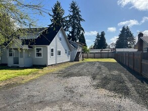 455 S 38th St in Springfield, OR - Building Photo - Building Photo