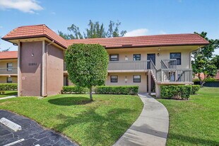 21894 Lake Forest Cir in Boca Raton, FL - Building Photo