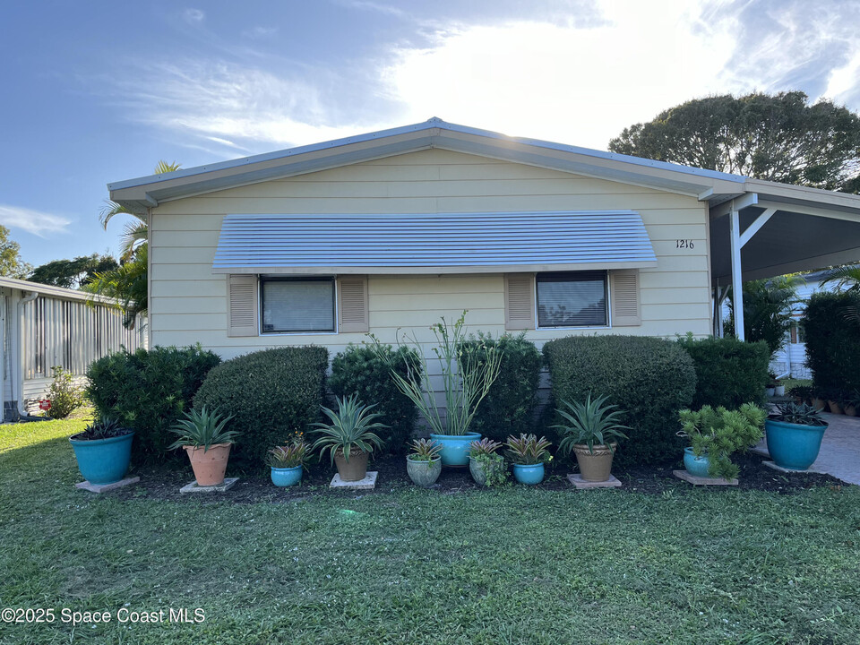 1216 Gardenia Dr in Sebastian, FL - Building Photo