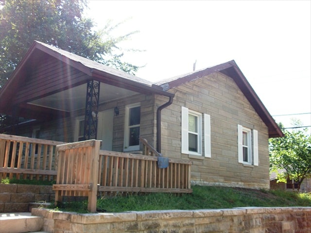 1120 N Lincoln St in Bloomington, IN - Building Photo