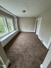 883 Alhambra Rd in Cleveland, OH - Foto de edificio - Building Photo