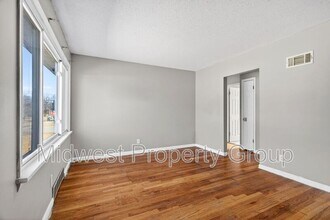 8280 Frost Ave in Berkeley, MO - Building Photo - Building Photo