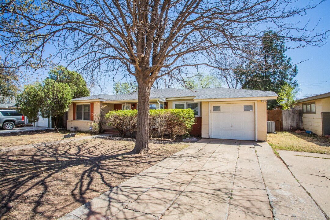 4213 40th St in Lubbock, TX - Building Photo