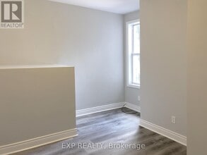 2798 Dundas St W in Toronto, ON - Building Photo - Building Photo