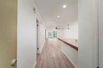 306 NASA Road 1 in Seabrook, TX - Building Photo - Building Photo