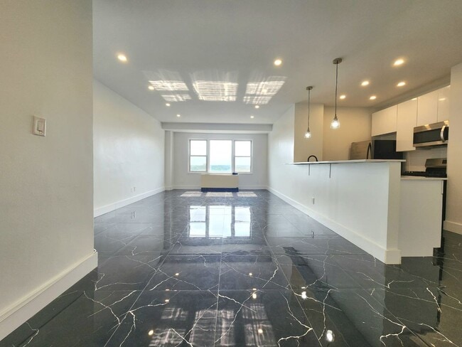 750 N Broad St, Unit 1G in Elizabeth, NJ - Foto de edificio - Building Photo