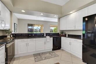 785 Regency Reserve Cir in Naples, FL - Foto de edificio - Building Photo