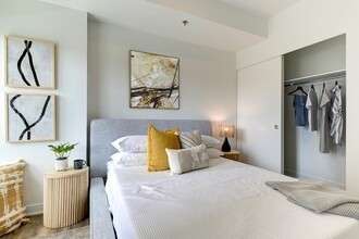 Story of Rideau & Chapel in Ottawa, ON - Foto de edificio - Building Photo