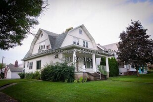 1028 E Mission Ave in Spokane, WA - Building Photo