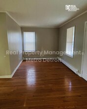 11067 Hupp Ave in Warren, MI - Building Photo - Building Photo