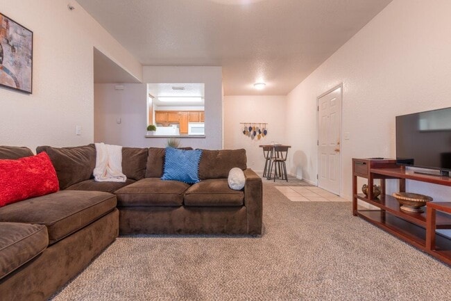 Chase Court in Lawrence, KS - Foto de edificio - Building Photo