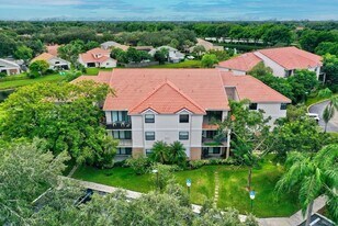 10111 W Sunrise Blvd in Plantation, FL - Building Photo