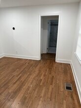 717 Sycamore Dr, Unit 1 in Decatur, GA - Foto de edificio - Building Photo