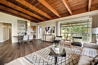 52 Panoramic Way in Berkeley, CA - Foto de edificio - Building Photo