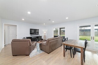 6435 Woodbrook Ln in Houston, TX - Building Photo - Building Photo