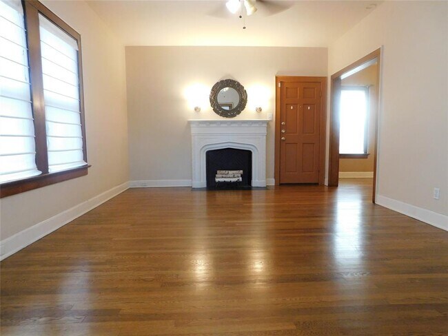 property at 1915 Cleburne St