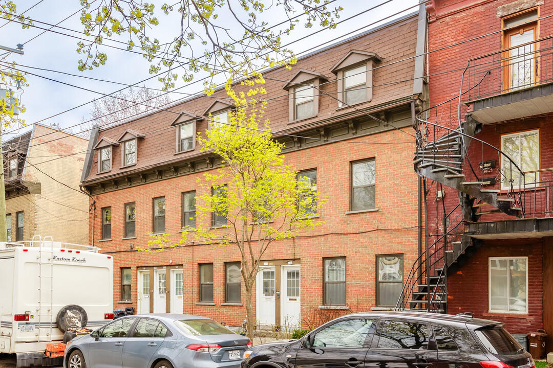 2486 De Châteauguay St in Montréal, QC - Building Photo