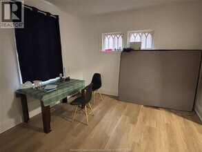 442 Erie St W in Windsor, ON - Foto de edificio - Building Photo