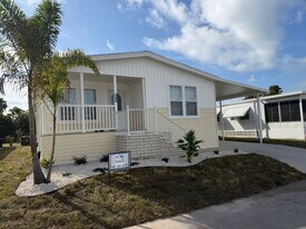 388 Sunshine Dr in Nokomis, FL - Building Photo