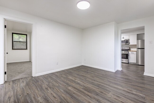 182 W Warrington Ave-Unit -Apt 2 in Pittsburgh, PA - Foto de edificio - Building Photo
