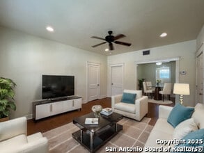 1535 W Woodlawn Ave in San Antonio, TX - Building Photo - Building Photo