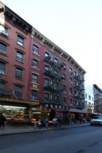 135 Mott St in New York, NY - Foto de edificio - Building Photo