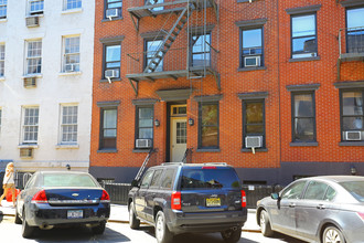 246 W 20th St in New York, NY - Building Photo - Building Photo