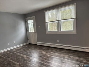 142 Meridian St in Groton, CT - Foto de edificio - Building Photo