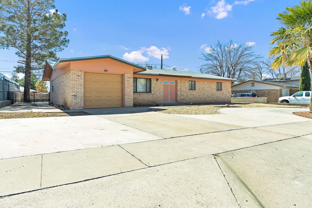 2030 Rentfrow Ave in Las Cruces, NM - Building Photo