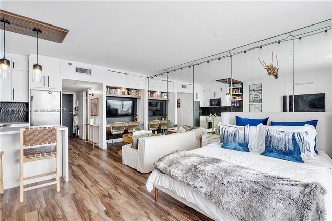 555 NE 15th St in Miami, FL - Building Photo - Building Photo