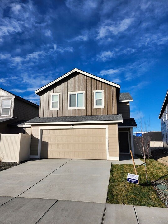9772 W 5th Pl in Kennewick, WA - Building Photo