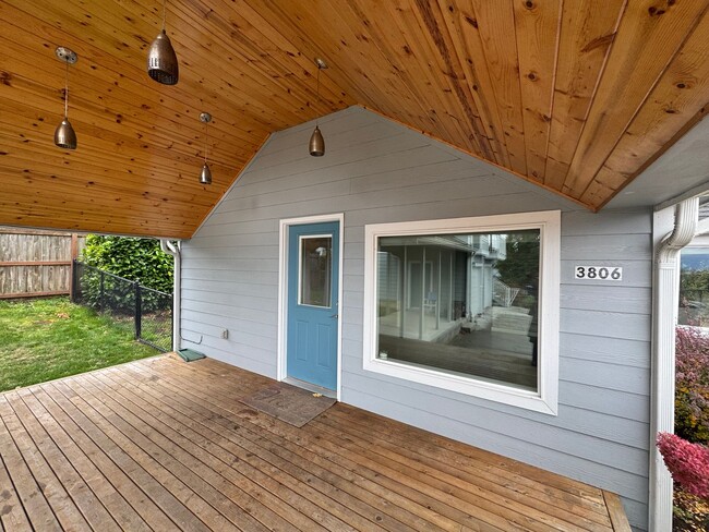 3806 Q Ave in Anacortes, WA - Building Photo - Building Photo