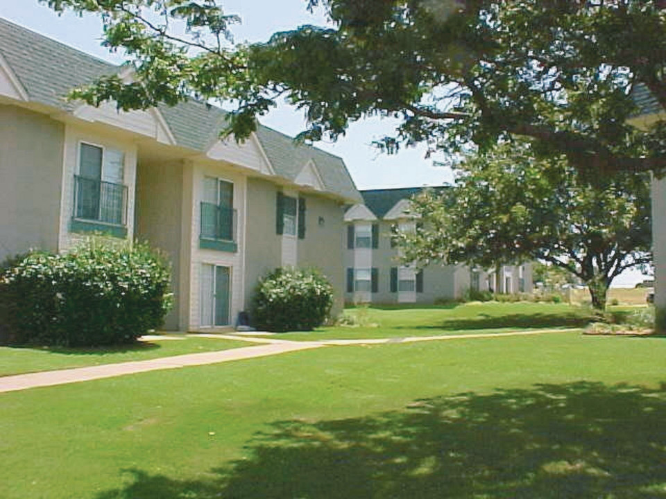 Garland Square Apartments in Norman, OK - Building Photo