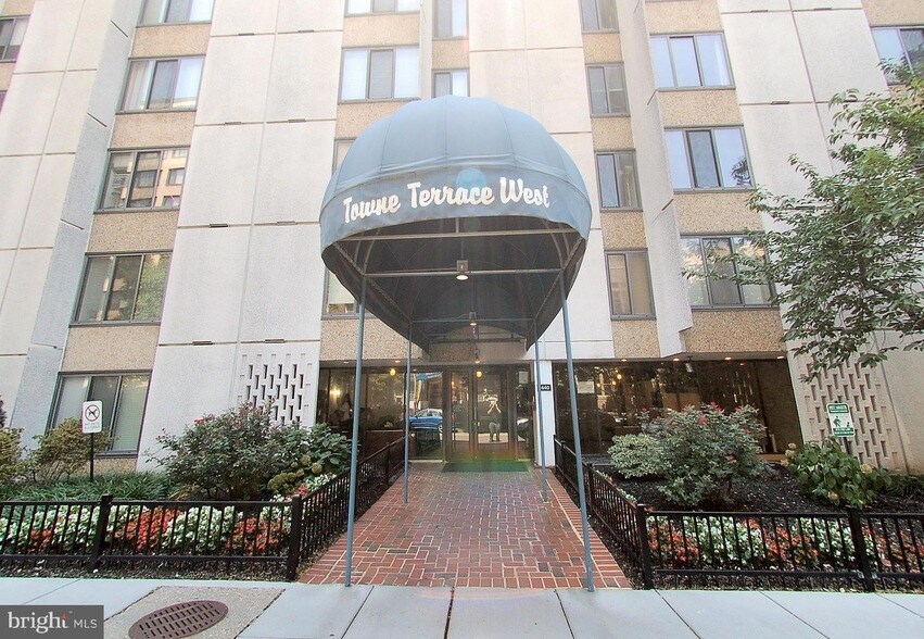 1440 N St NW, Unit 1011 in Washington, DC - Building Photo