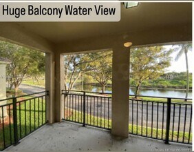 2412 Centergate Dr, Unit 201 in Miramar, FL - Foto de edificio - Building Photo