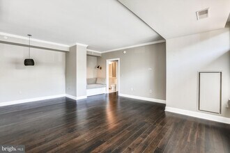 4915 Hampden Ln, Unit 101 in Bethesda, MD - Foto de edificio - Building Photo