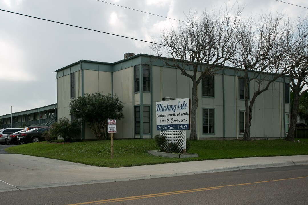 2025 S 11th St in Port Aransas, TX - Building Photo