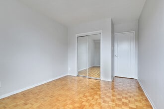 1294 Islington Ave in Toronto, ON - Building Photo - Building Photo