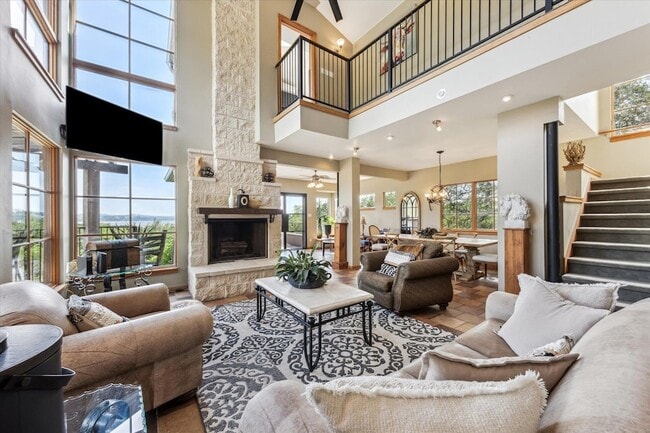 property at 13801 Lakeview Dr