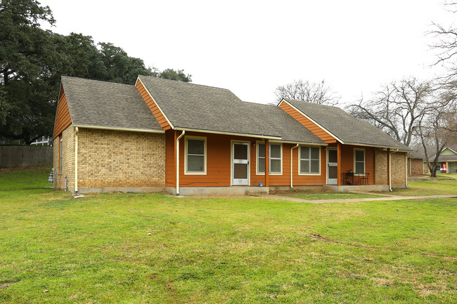 Manchaca Village in Austin, TX - Foto de edificio - Building Photo