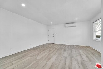 926 N Spaulding Ave in West Hollywood, CA - Foto de edificio - Building Photo